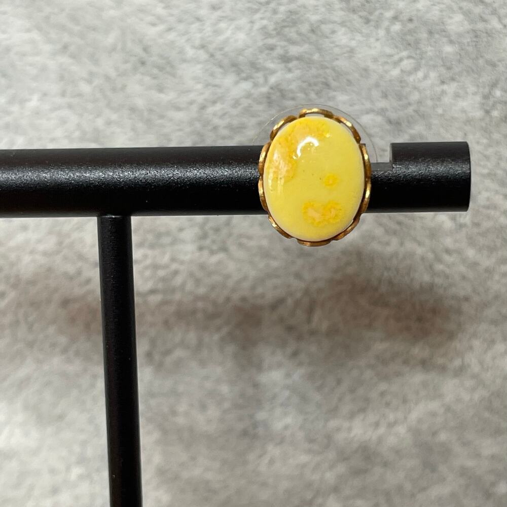 Vintage 80s stud earrings yellow two-tone ceramic - Picture 2 of 5
